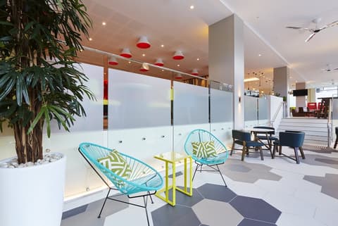 Holiday Inn Express Brisbane Central by IHG, Bar (on property)