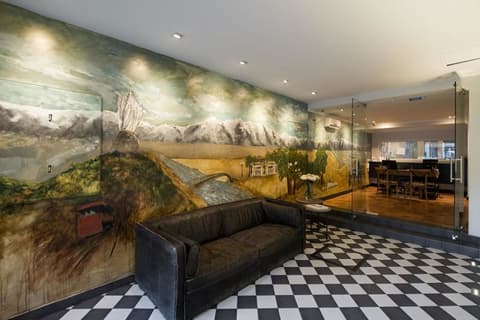 Apart Hotel B, Interior entrance