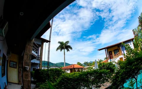 Pousada Larissa, Property grounds