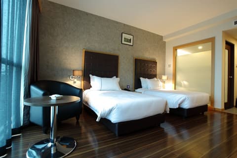 Symphony Suites, Room