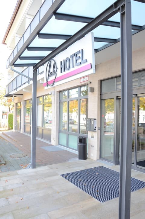 fab Hotel, Front of property