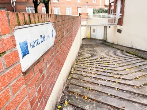 Ibis Budget Lille Gares Vieux-Lille, Parking