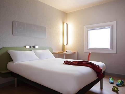 ibis budget Pontault Combault RN4 Marne la Vallée, Room