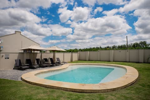 Africanos Country Estate, Outdoor pool