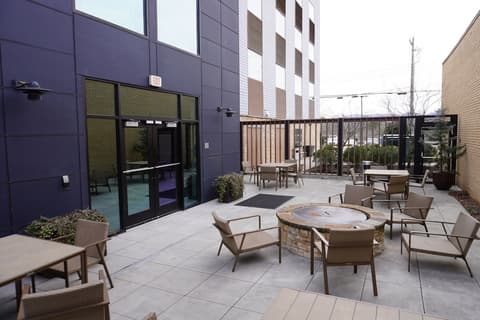 Country Inn & Suites by Radisson Asheville River Arts District, Terrace/patio