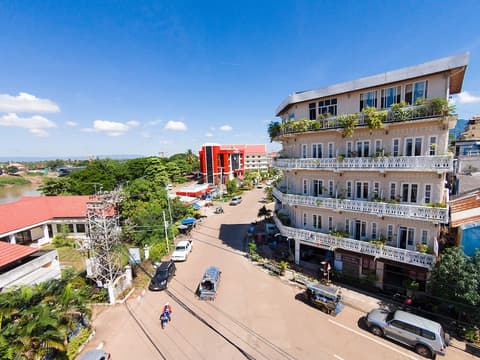 Residence Sisouk, Front of property