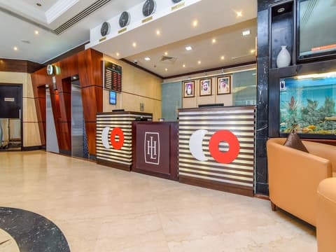 Landmark Summit Hotel, Reception