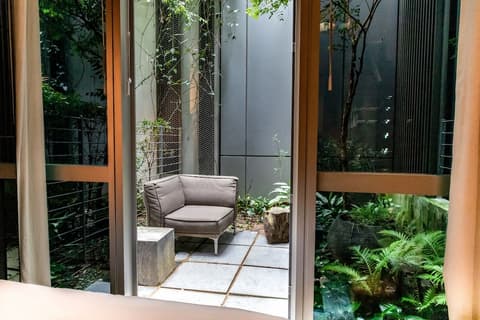 M Social Singapore, Terrace/patio