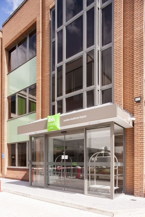 Ibis Styles London Heathrow, Porch