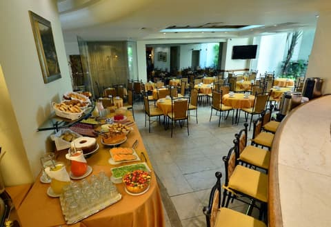 Oxford Hotel, Buffet