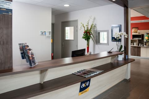 ACE Hôtel Caen Nord Mémorial, Interior entrance