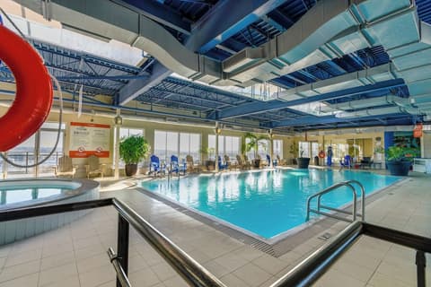 Hôtel Must –  Aéroport de Québec par JARO, Indoor pool