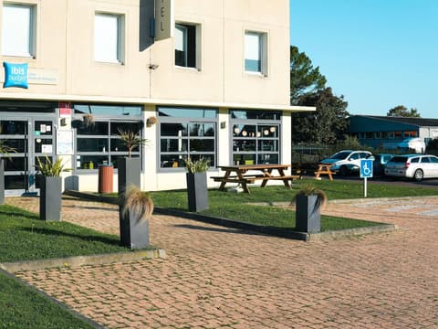 ibis budget Caen Porte de Bretagne, Miscellaneous