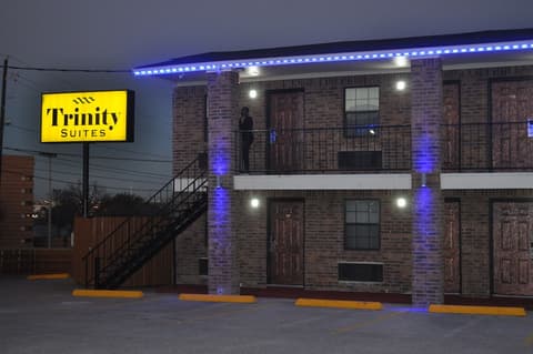 Trinity Suites Downtown Dallas, Front of property - evening/night