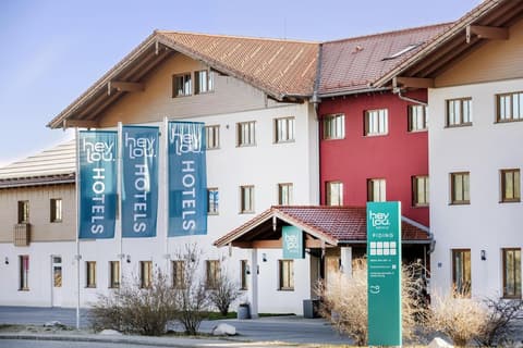 Hey Lou Hotel Piding, Exterior