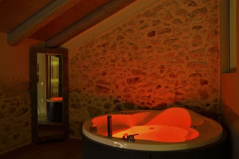 Elia Kentron- Adults Only, Room