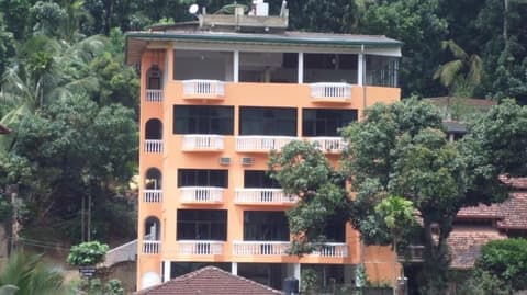 Majestic Tourist Hotel, Front of property