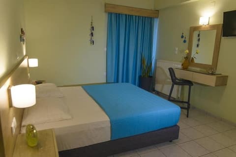 Aptera Beach, Room