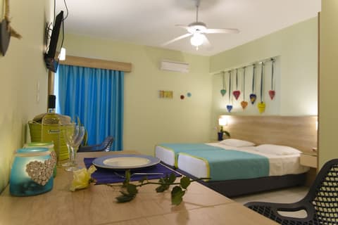 Aptera Beach, Room