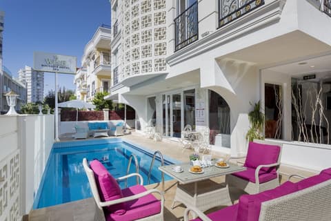 Wise Hotel Spa & Adult Only, Pool