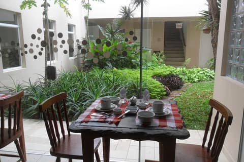 Floripa Lodge Pousada & Bistrô, Breakfast area