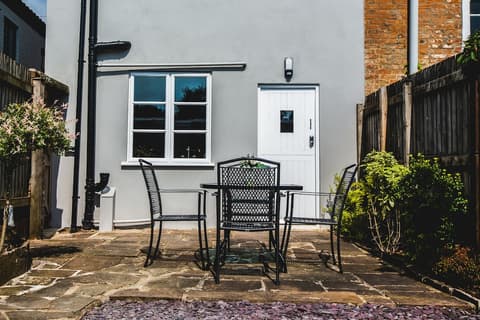 No.8 Accommodation, Garden