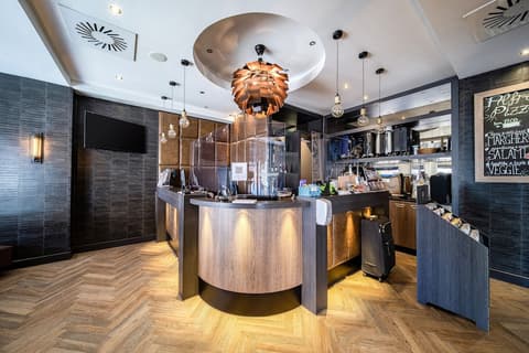 The Alfred Hotel, Lobby