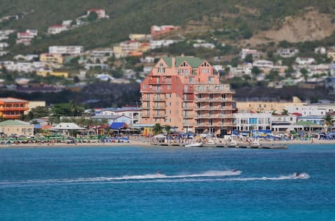 Sea Palace, Exterior