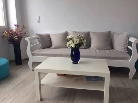 Dimele Rooms & Studios, Lobby