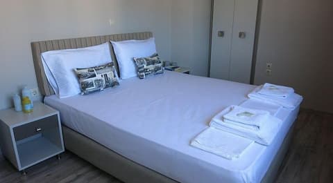 Pantheon Apartments, Room