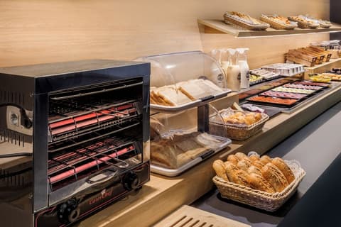 B&B Hotel Donostia San Sebastián Aeropuerto, Breakfast meal