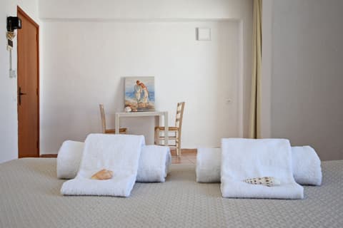 Marnin Apartments, Room