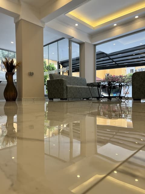 Miss Cleopatra Hotel, Lobby