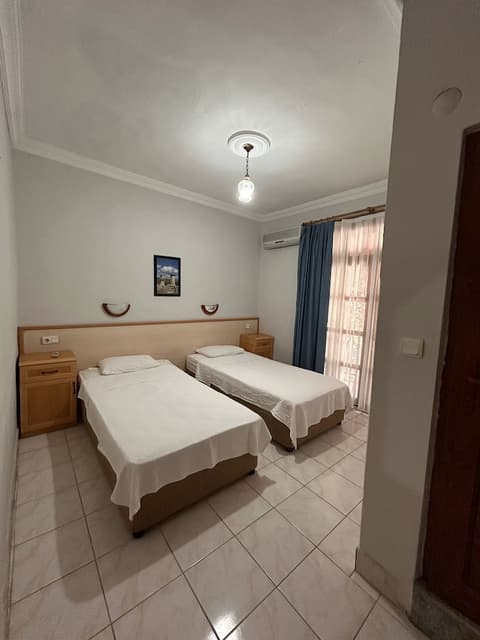 Golden Pension, Room