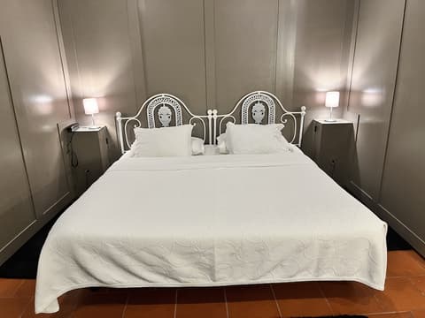 The Literary Man, Room