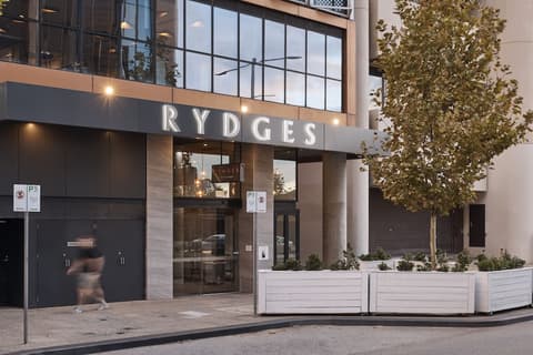Rydges Perth Kings Square, Exterior
