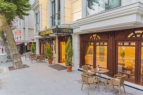 Grand Naki Hotel, Garden