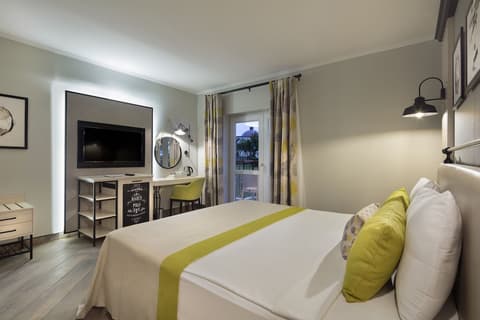 Club Marco Polo, Room