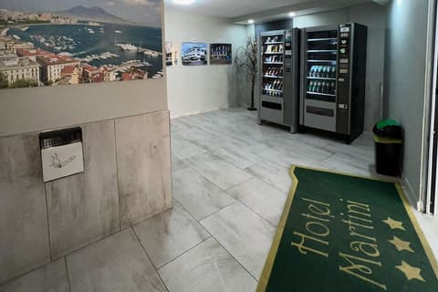 Hotel Martini, Interior entrance
