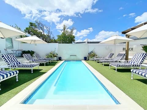 One Marine Drive Boutique Hotel, Pool