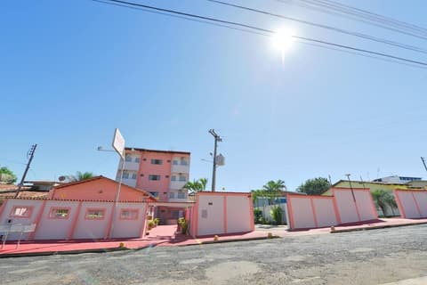 Manhattan Hotel, Property grounds