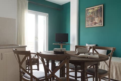 Tinos Resort Hotel, Private kitchenette