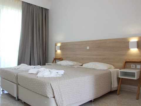 Sokrates Studios, Room