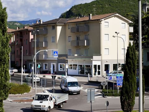 Hotel Rubino, Property entrance