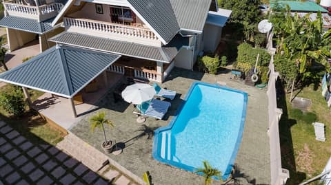 Villa Aya, Front of property