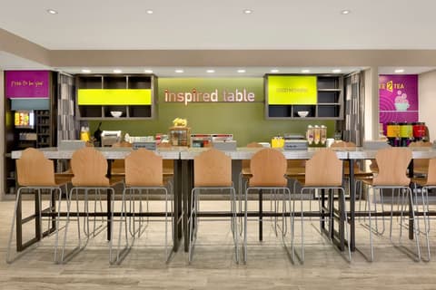 Home2 Suites by Hilton Hasbrouck Heights, Breakfast area