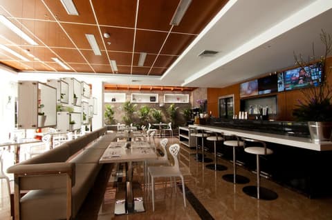 LYZ Business Hotel, Restaurant