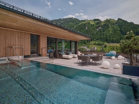 DAS EDELWEISS - Salzburg Mountain Resort, Room