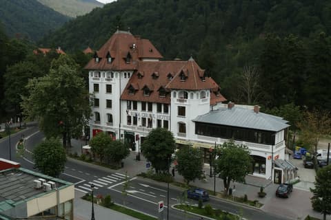 Hotel Rina Cerbul, Exterior