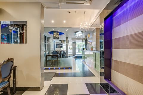 London Star Hotel, Reception